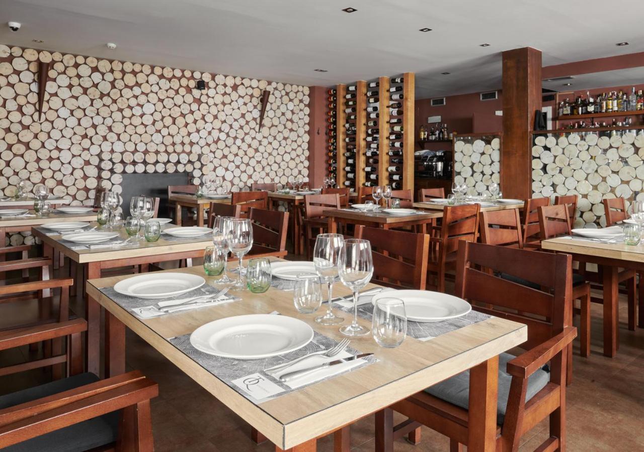 Apartahotel Tres Quinones Сальент-де-Гальего Экстерьер фото